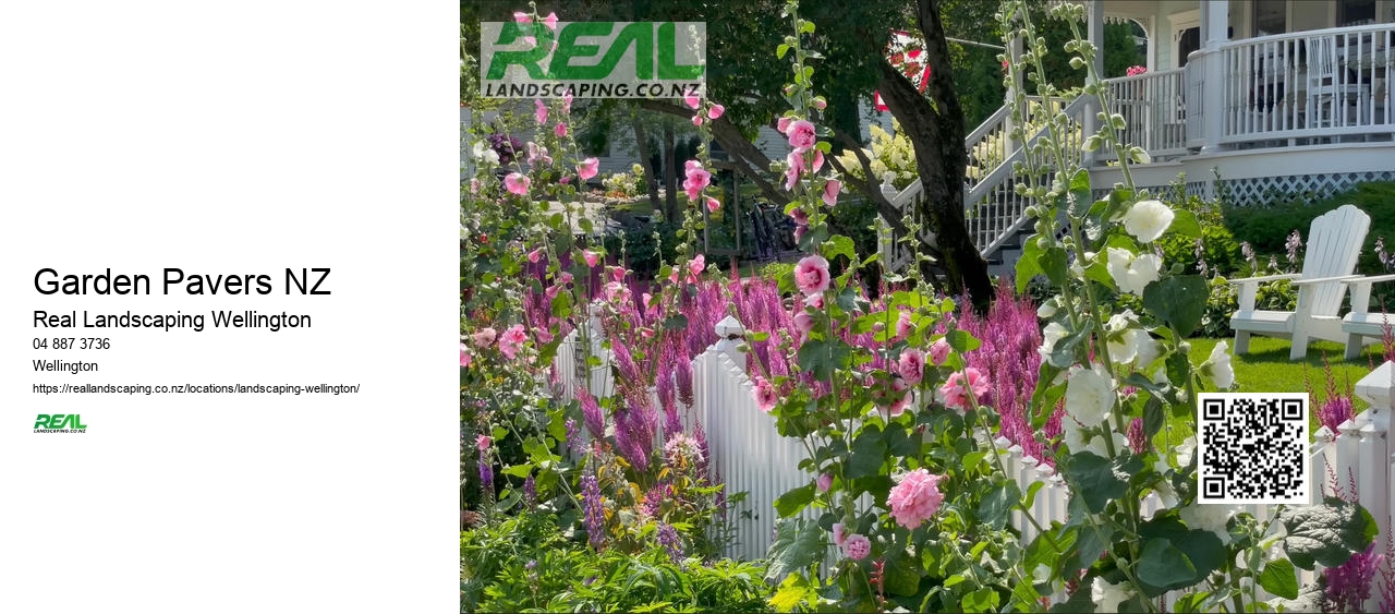 Wellington Poolside Landscaping